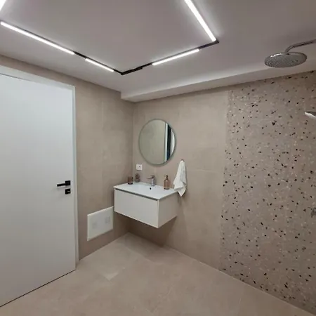 Luxury Seaside Escape 1 - Free Private Parking Appartement